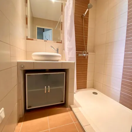 Apartment Motte - T2 Vue Et Pinede - 4 Personnes - Parking Privatif *